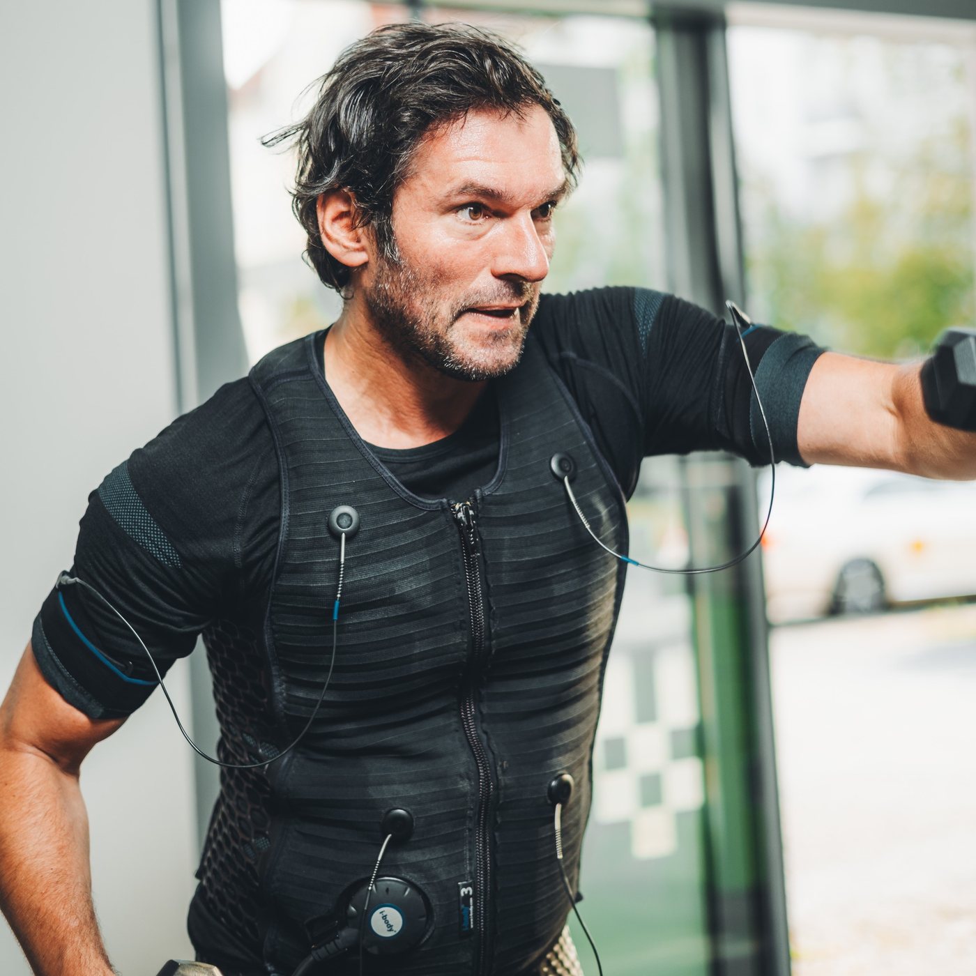Mann beim EMS-Training im fitbox Studio